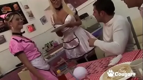 Frisk Waitress With Giant Phony Tits Serves Up Her Pussy drev Tube