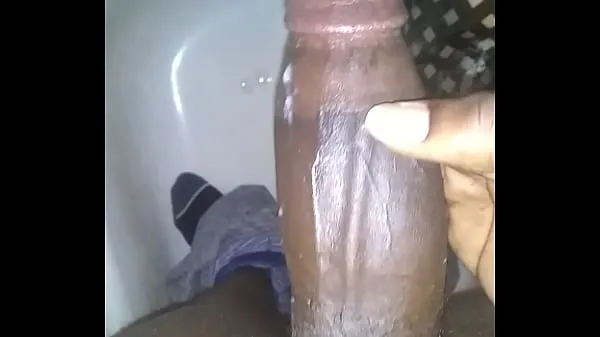 Jerking my bbc in tub Tiub pemacu baharu