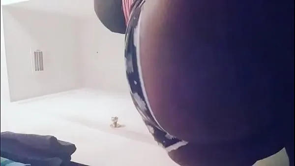 新鲜的Big black pussy and ass shaking驱动器管