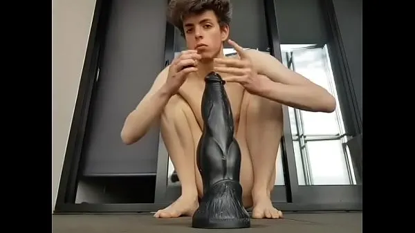 Čerstvá elektrónka dildo twink