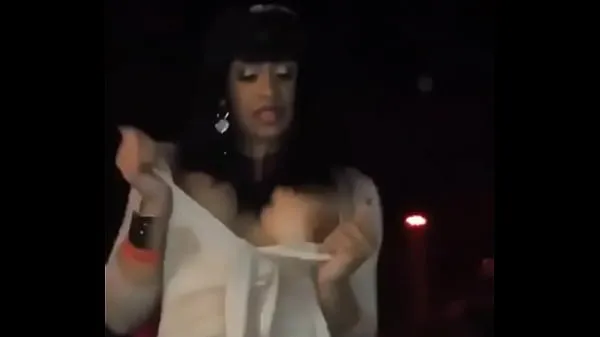 Ống dẫn động Cardi B desnudándose en club nocturno mới