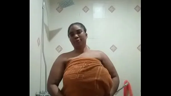 新鲜的Sexy BBW sends her Bathroom nude驱动器管