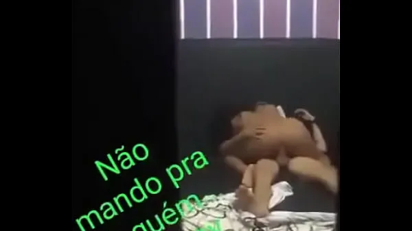 Tubo de acionamento Novinha sentando pro funkeiro fresco