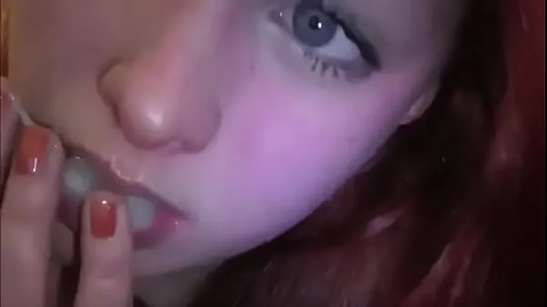 หลอดไดรฟ์ Married redhead playing with cum in her mouth สด