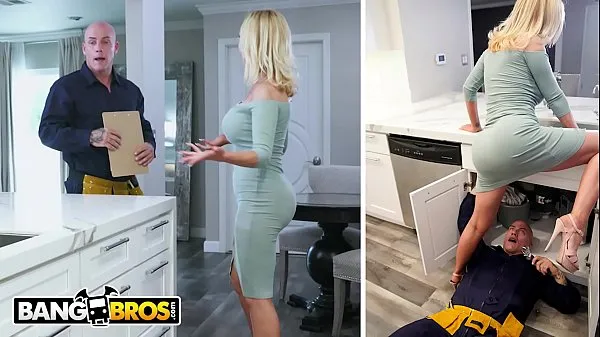 Tubo de acionamento BANGBROS - Peituda MILF Nikki Benz deixa cair sua bunda grande no tubo do homem de manutenção fresco