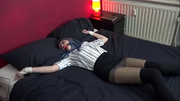 Frisk Blue haired chick put in bondage on bed drev Tube