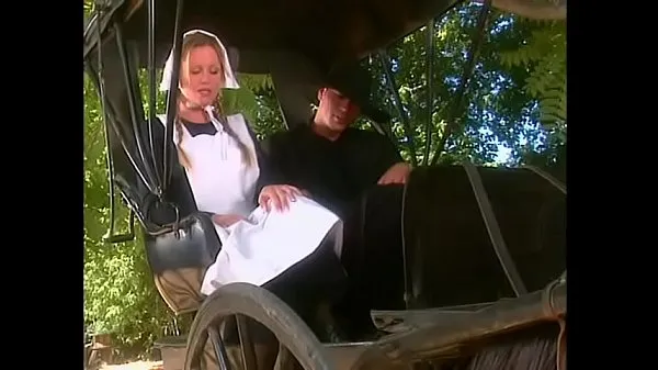 Nouveau tube de lecteur Horny Amish a marqué sa femme blonde aux gros seins Nina Ferrari pour le faire en calèche