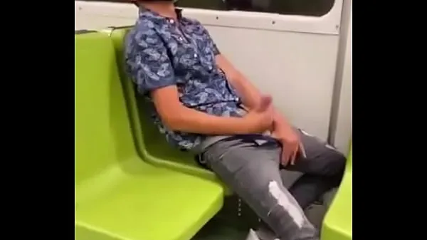 신선한 Joven se la jala en el metro 드라이브 튜브