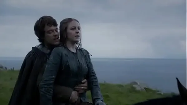 Čerstvá elektrónka Yara Greyjoy hot moments game of thrones Gemma Whelan and Indira Varma