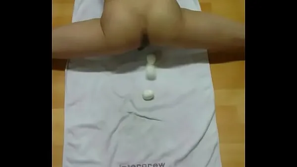 Tuore Hot Asian guy lays eggs ajoputki