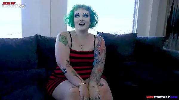 Nouveau tube de lecteur gros cul Goth Pawg Vicky Vixen fait ses débuts sur