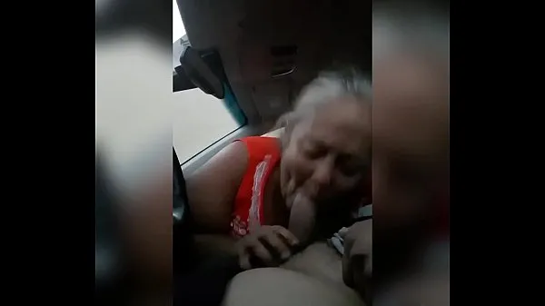 Tubo de unidad La abuela se levantó chupándome la polla después de algunos tragos lol nuevo