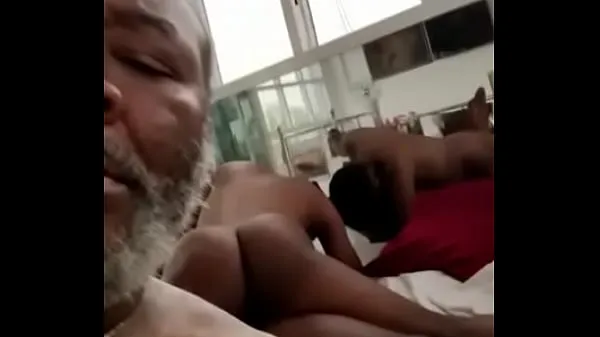 Nuovo Willie Amadi si gode un'orgiatubo di guida