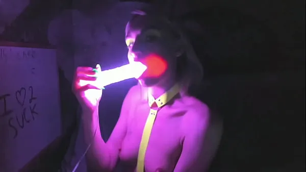 Fresh kelly copperfield deepthroats LED glowing dildo on webcam drive Tube