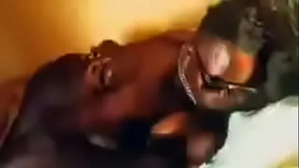 Tubo de acionamento Artista ugandense John blaq sextape vazou em 2021 fresco