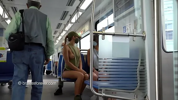 Yeni Sideboob on the train Drive Tube