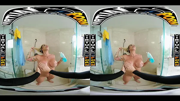 Tubo de acionamento Busty Blonde MILF Robbin Banx Seduces Step Son In Shower fresco