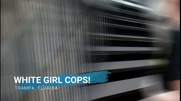 Tubo de acionamento White Girl Cops (Temporada 1 Episódio 4) "ePimp" Policiais loiras racistas e brancas vão disfarçados em Trampa, Flórida, como acompanhantes falsos para prender cafetão negro e exigir foda inte fresco