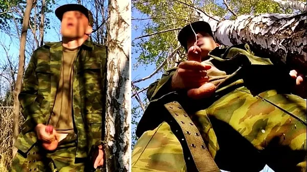 أنبوب محرك Russian SOLDIER with a big DICK on a military mission in the forest shoots sperm from his penis at opponents جديد