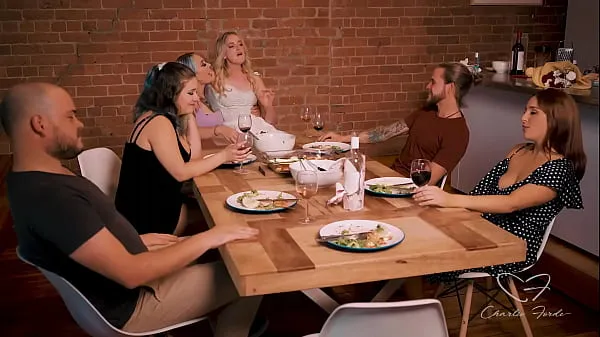 Tubo de unidad TEASER: ¡Charlie invita a sus amigos a cenar que termina en un loco sexo grupal nuevo