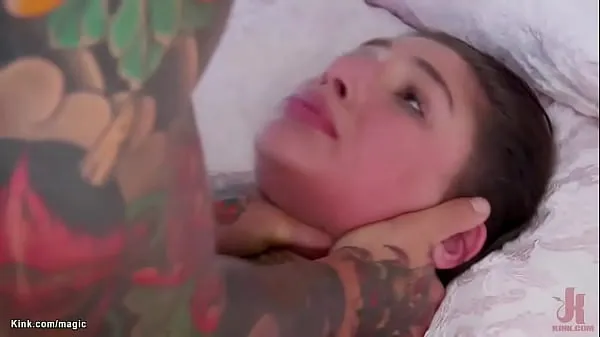 أنبوب محرك Tattooed relative fucks and teen جديد