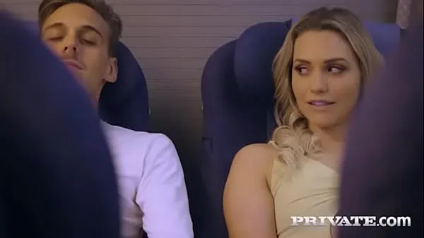 Nouveau tube de lecteur Mia Malkova, fait ses débuts pour Private en baisant dans un avion