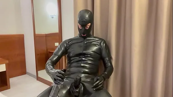 หลอดไดรฟ์ Latexitaly's shots over his black rubber catsuit สด