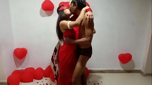 Frisches Frisch verheiratete indische Ehefrau im roten Sari feiert Valentinstag mit ihrem Desi-Ehemann - Full Hindi Best XXXDrive Tube