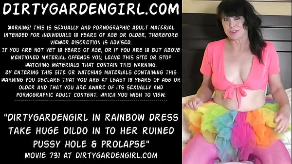 تازہ Dirtygardengirl in rainbow dress take huge dildo in to her ruined pussy hole & prolapse ڈرائیو ٹیوب