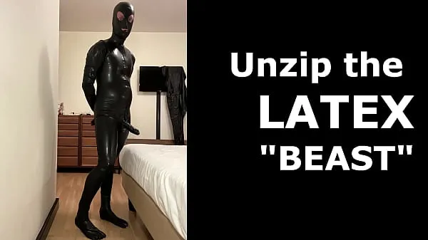 Nouveau tube de lecteur Décompressez la bête, l'énorme bite en latex de Latexitaly