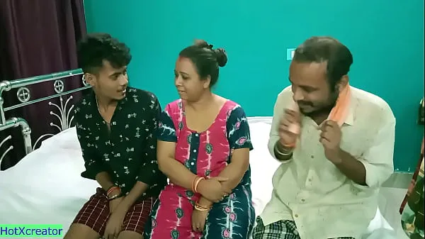 Tubo de acionamento Sexo a três quente tia indiana em casa! com áudio claro hindi fresco