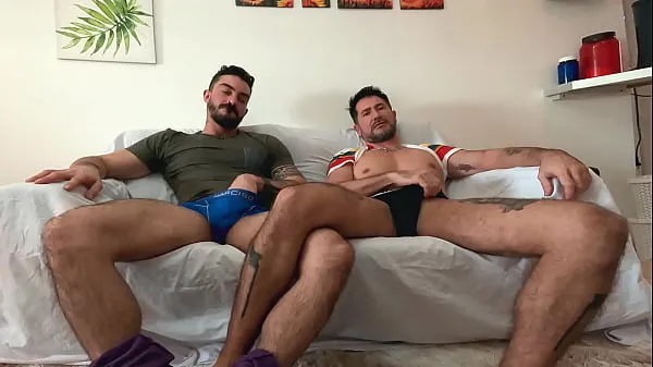 Tubo de unidad Mi hermanastro se calienta con mi polla viendo porno - No puedo dejar de pensar en la polla de mi hermanastro - hermanastros follan a pelo cuando los padres no están - Hermanastro me pilló viendo porno gay - Con Alex Barcelona y Nico Bello nuevo