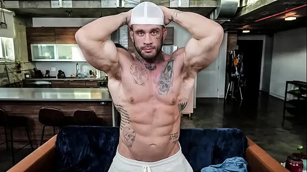 Nouveau tube de lecteur Interagissez avec Davin Strong, le bodybuilder baisable