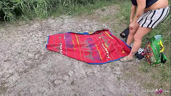 Frisches Echter Amateur Dreier am Strand mit reifer Türkin und 2 jungen DeutschenDrive Tube