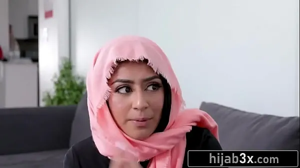 Hot Muslim Teen Must Suck & Fuck Neighbor To Keep Her Secret (Binky Beaz Tiub pemacu baharu