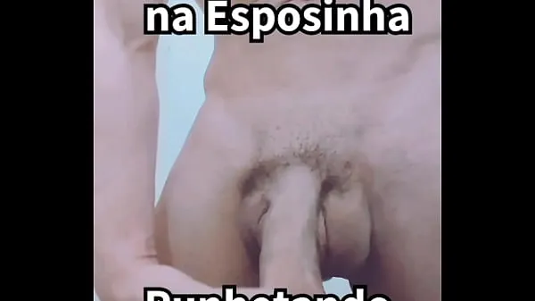 Verse Punhetando o pau enorme até gozar. Orgasmo demorado e porra grossa drive-tube