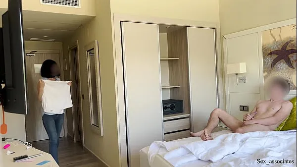 Verse PUBLIC DICK FLASH. I pull out my dick in front of a hotel maid and she agreed to jerk me off drive-tube