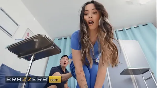 Tubo de acionamento As gostosas Aria Lee e Lulu Chu aproveitam a privacidade da sala de exames para coletar uma amostra de esperma de Lucky Zac - BRAZZERS fresco