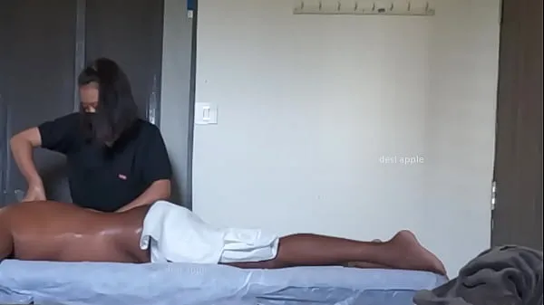 新鲜的Indian tamil teen girl giving massage to matured man驱动器管