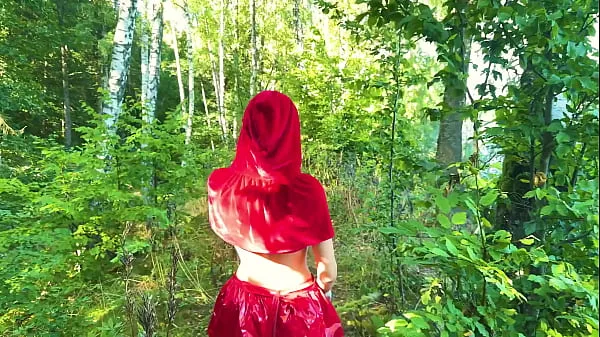 新しい Little red riding hood masturbates her pussy outdoors and makes herself squirt ドライブ チューブ