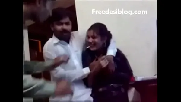 Friss Pakistani Desi girl and boy enjoy in hostel room meghajtócső